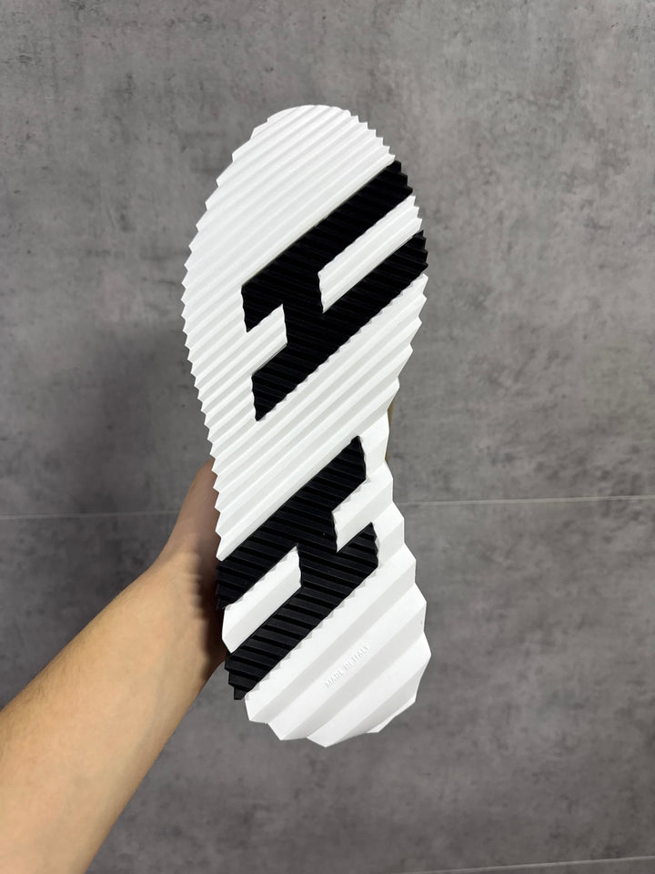 800
