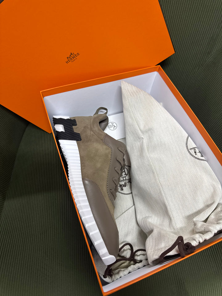800
