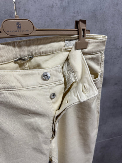 685